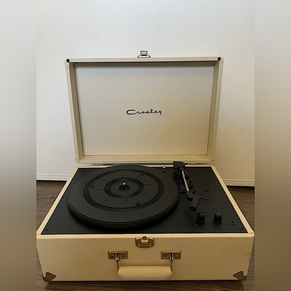 Cream Crosley record player